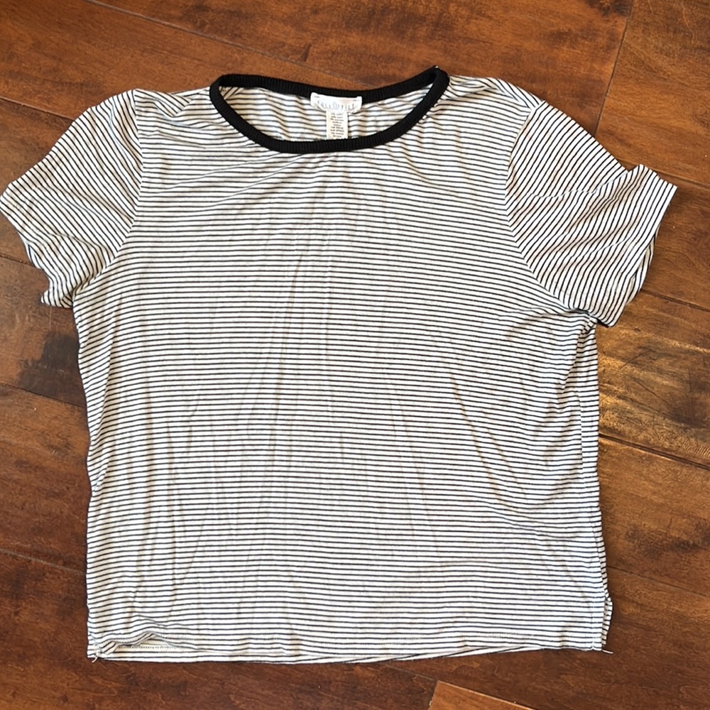 Black and white striped crop style stretchy tee